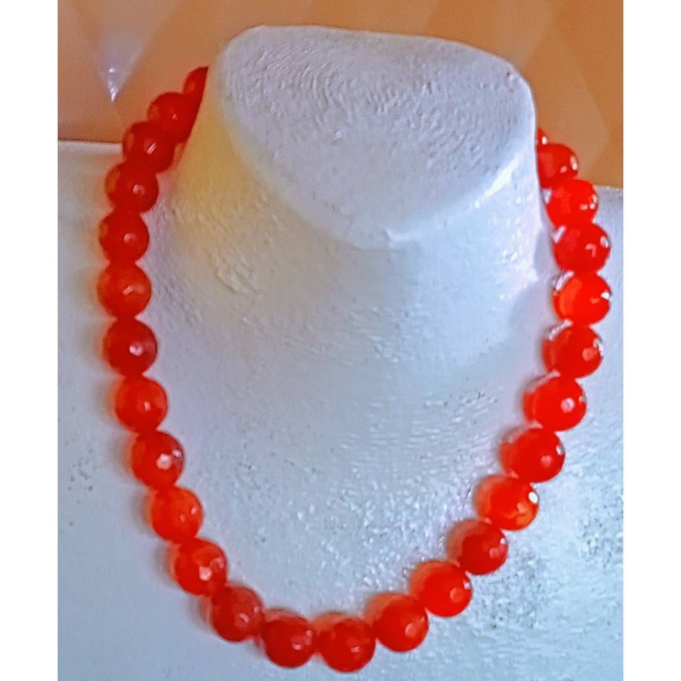 Collier perles rouges élégant femme