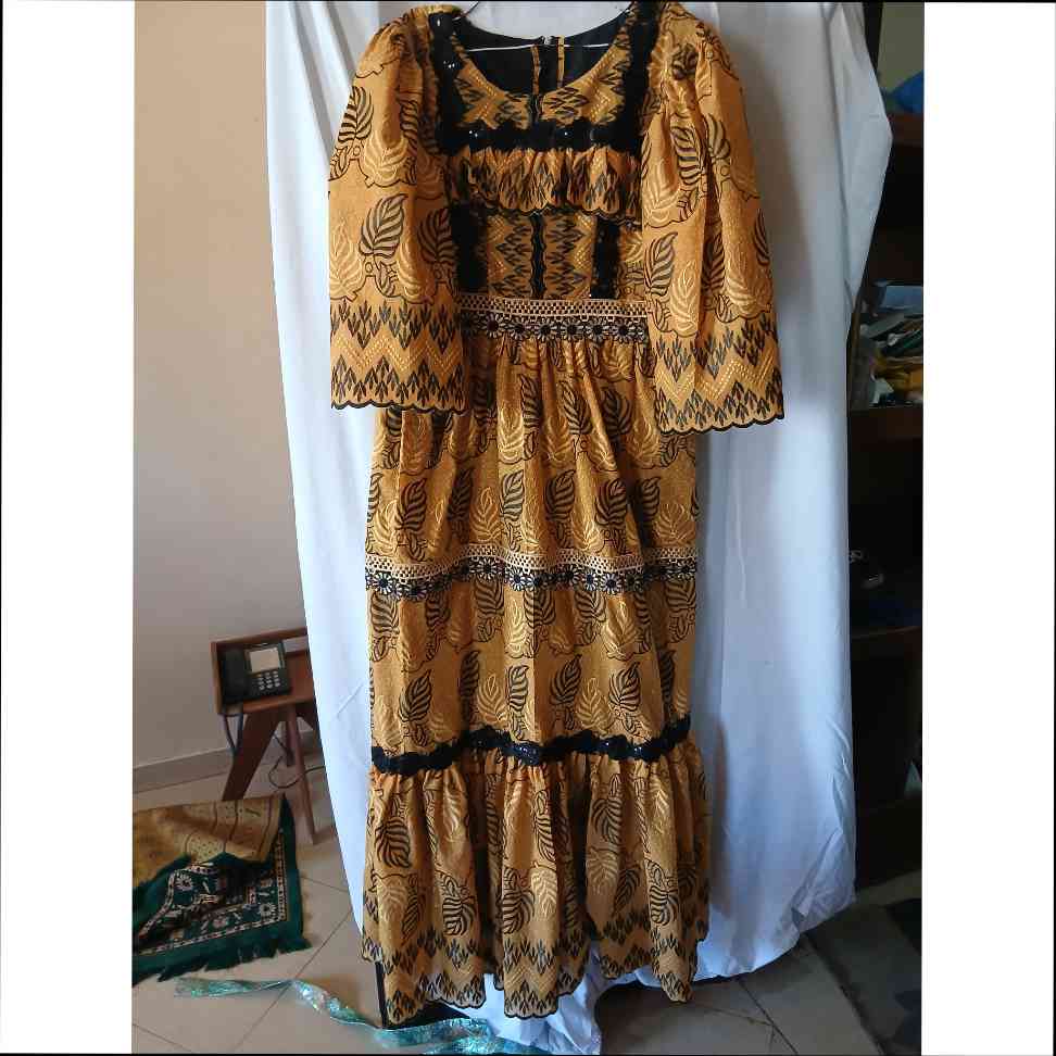 Robe brodée jaune moutarde femme, longue bohème chic, manches bouffantes