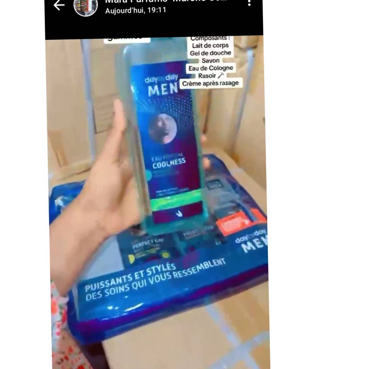 Vêtements locales traditionnel, des parfums locaux, vente poulet de chair