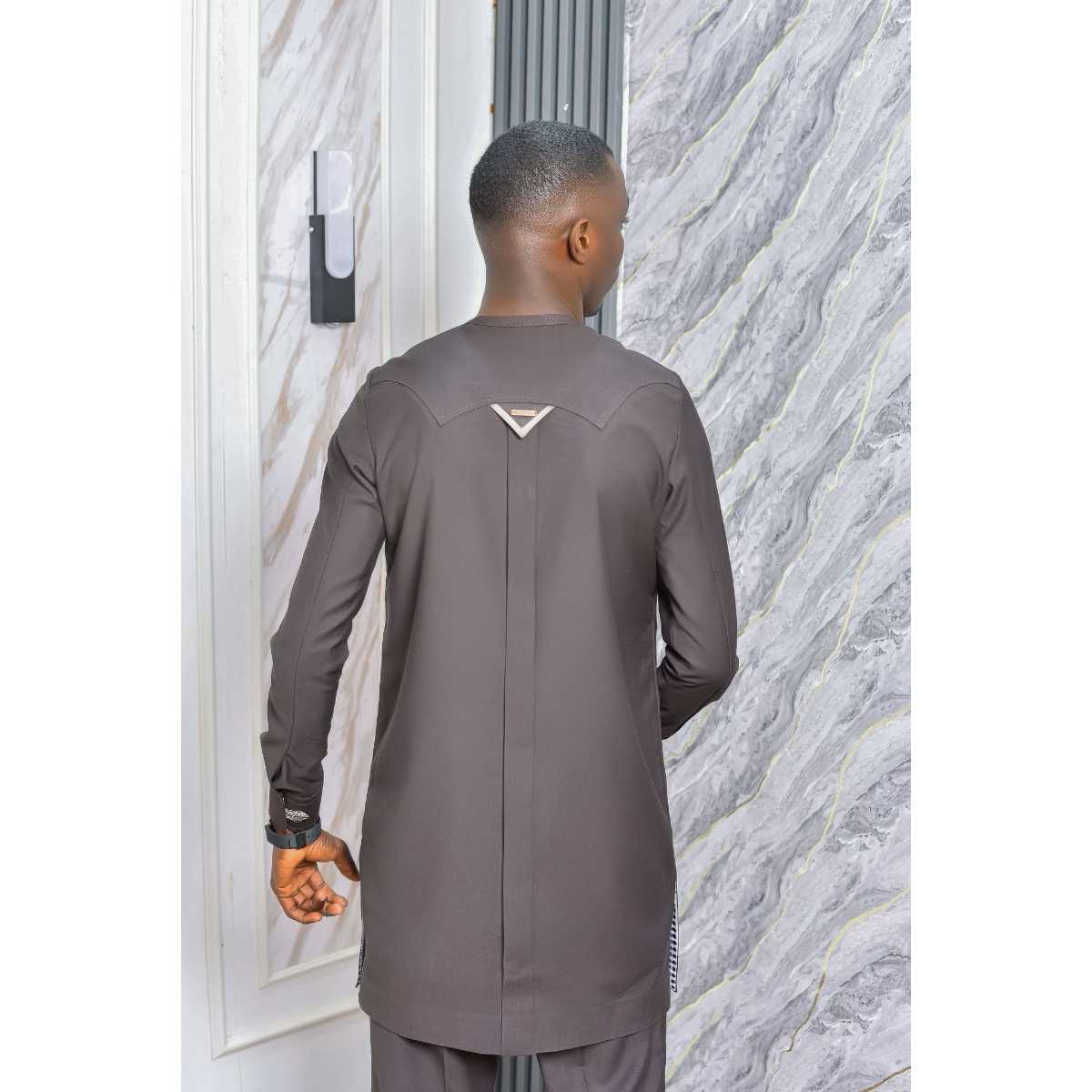 Pantalon homme élégant taupe coupe droite, chic et confortable