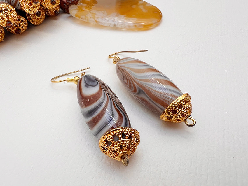 Ensemble collier et boucles d’oreilles dorées fait main – Perles et agate