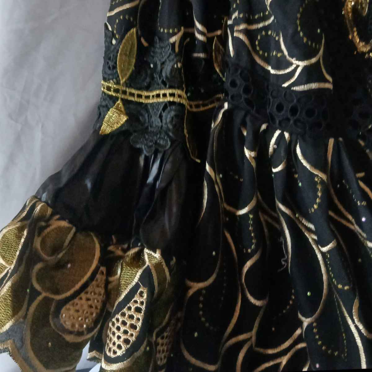 Ensemble bazin thioup femme noir brodé doré, tenue africaine élégante