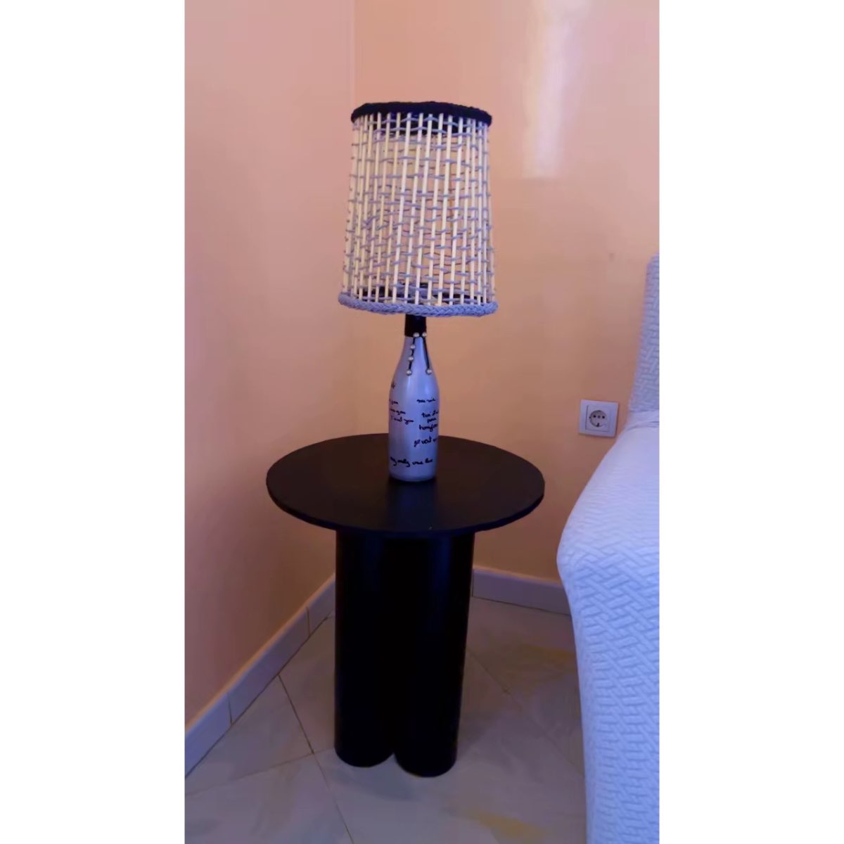Abat-jour gris et noir design moderne pour bureau, élégant et déco maison
