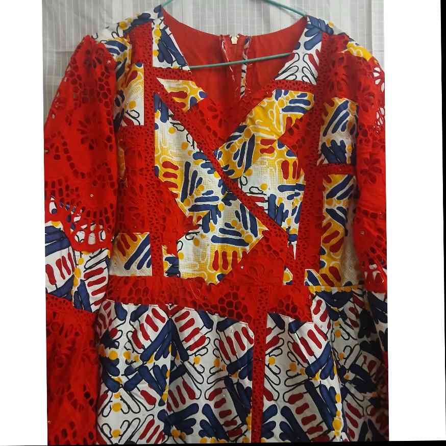 Robe rouge brodée femme longue multicolore chic bohème et élégante