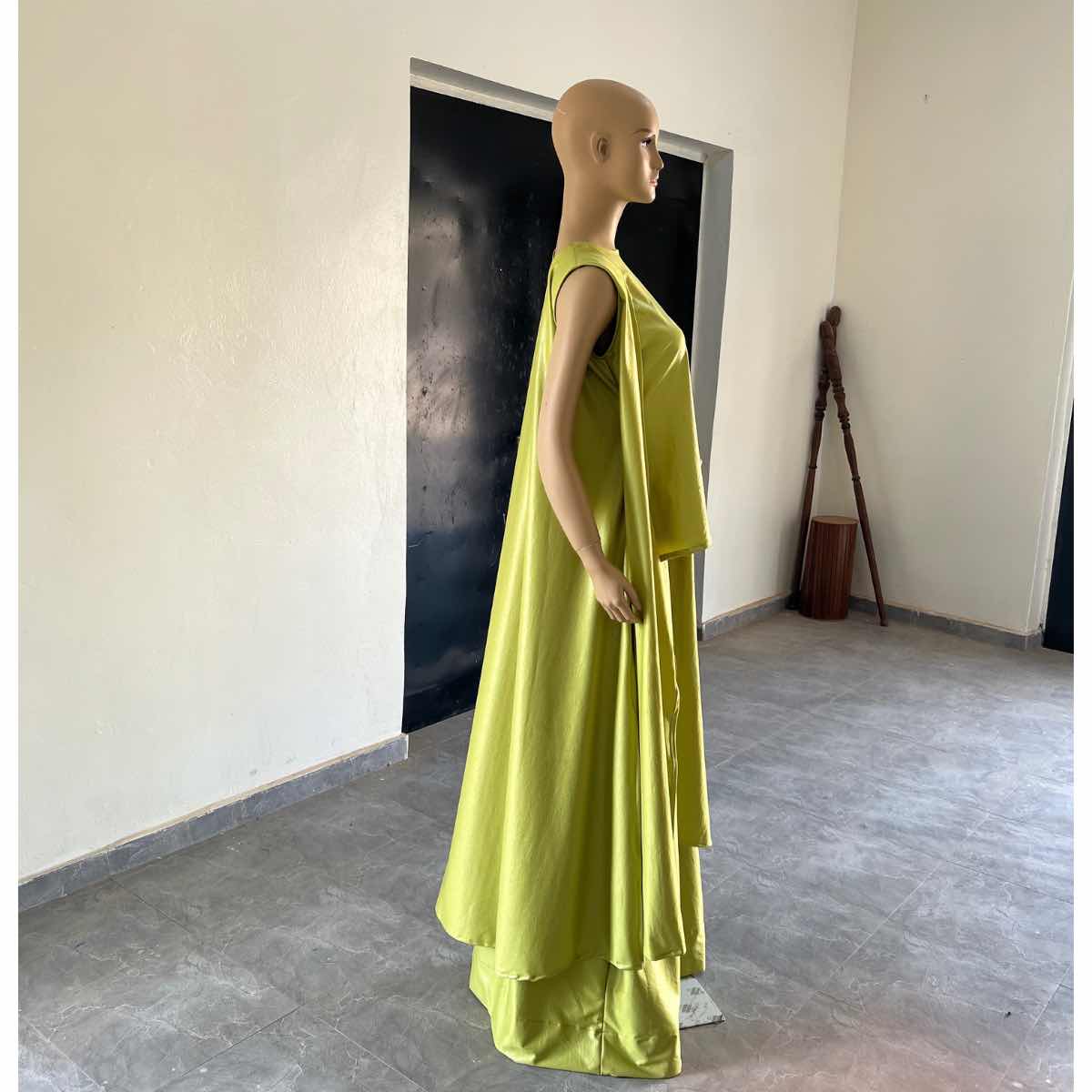Ensemble Avant-Garde Lime - Élégance Moderne en Tissu Léger