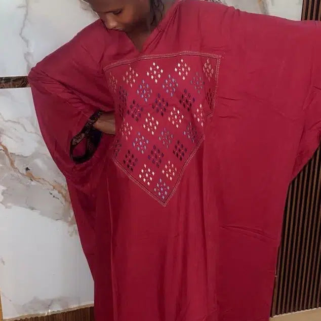 tunique rouge élégante en coton brodé pour un style bohème chic