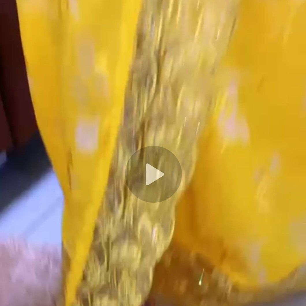 Robe femme jaune soleil avec manches évasées