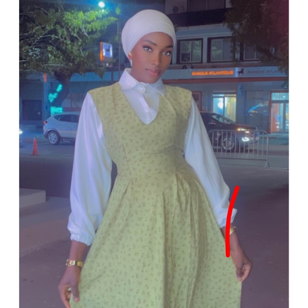 Robe avec chemise femme verte élégante, cintrée, style chic Paris