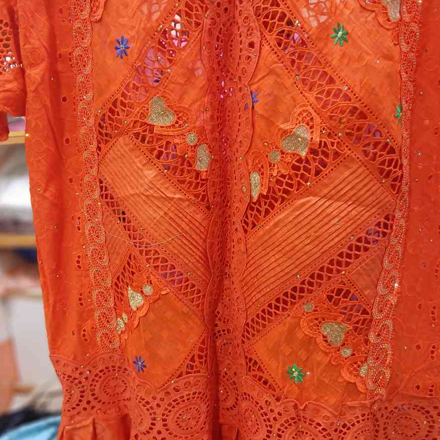 Robe bazin orange dentelle bleue