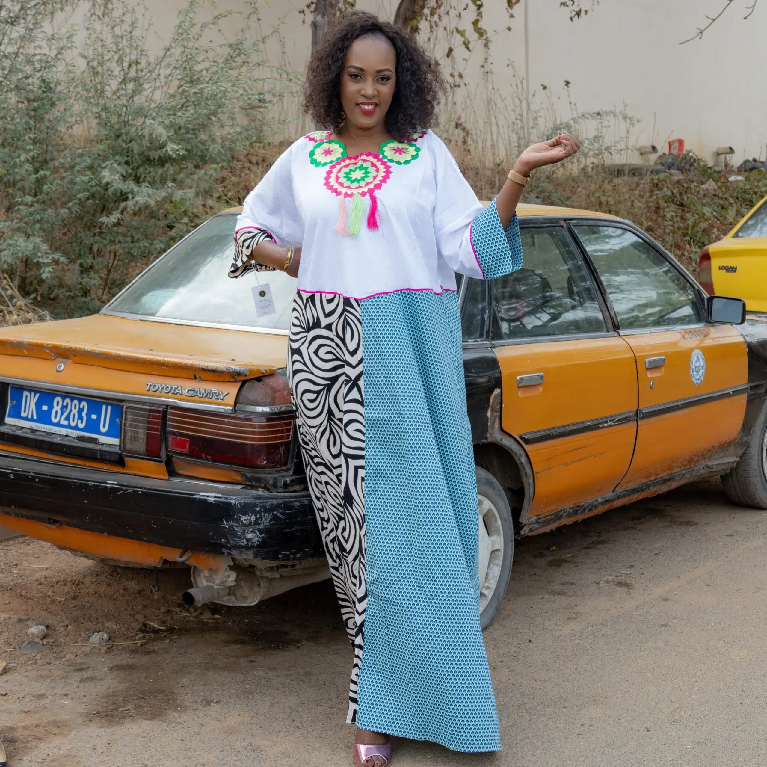 Kaftan Vibrant Harmony - Élégance Culturelle et Contemporaine