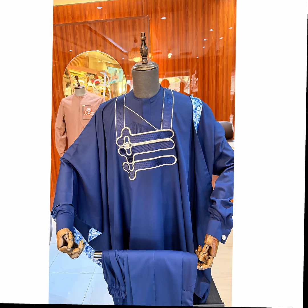 Boubou homme bleu marine brodé élégant, coupe moderne et haut de gamme