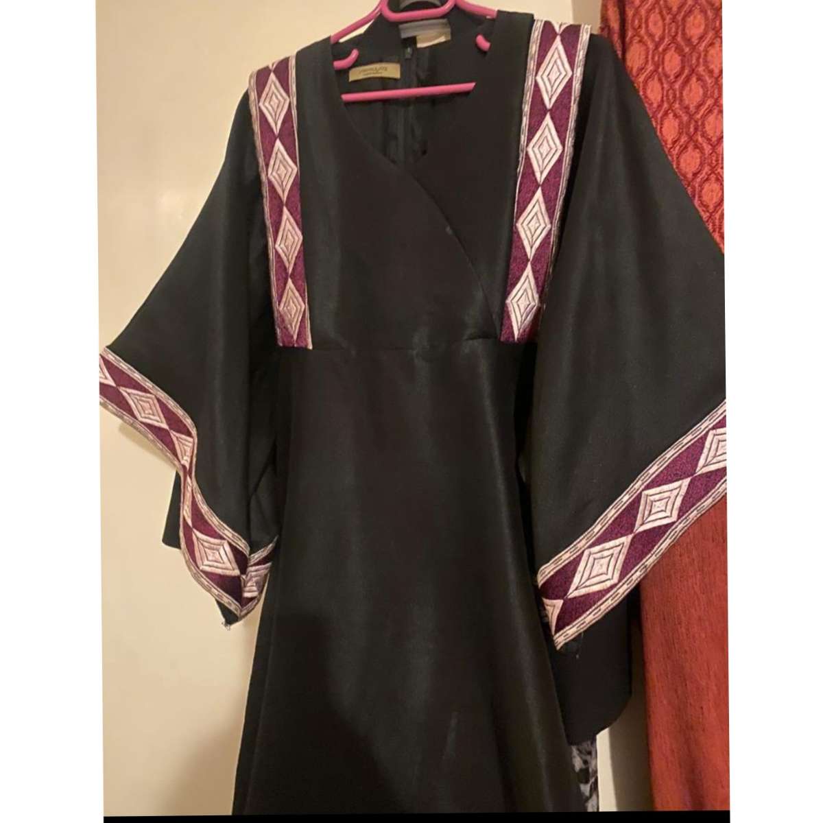 Abaya Élégance - Brocart Lin Coton Noir - Embellissements Traditionnels