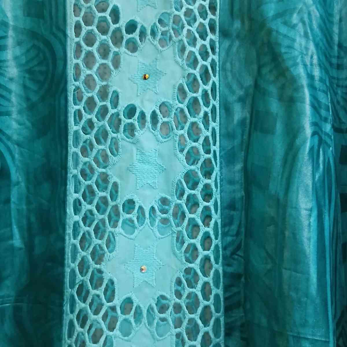 Boubou femme vert fonce bazin brodé, robe africaine élégante ample