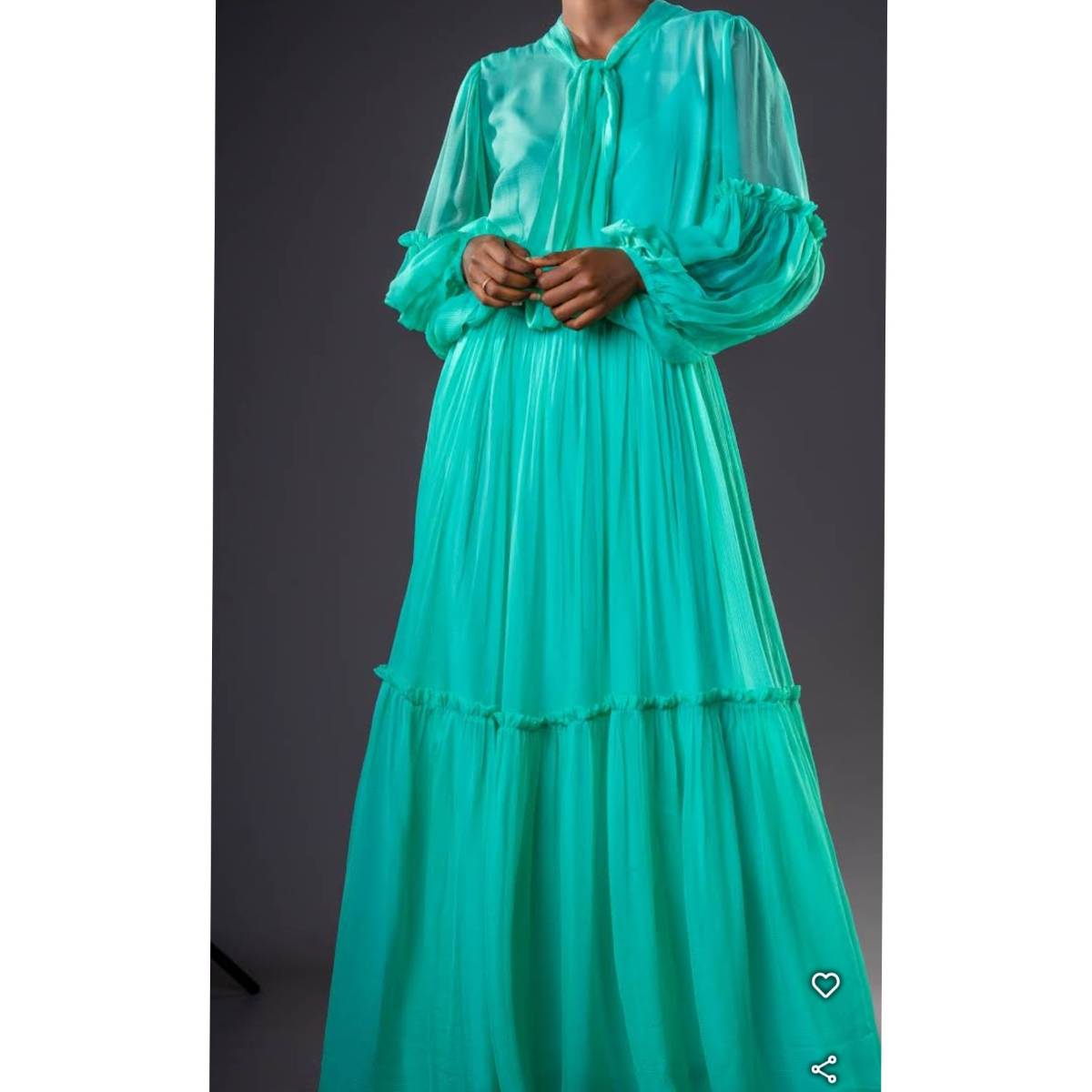 Robe femme mousseline longue élégante, fluide, manches transparentes, col nœud