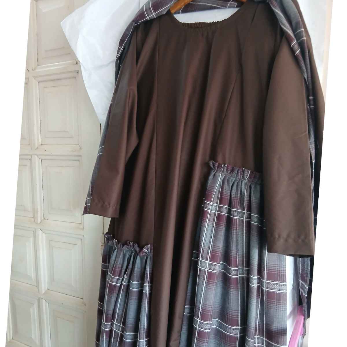Robe Maxi Élégance en Coton Marron à Carreaux - Confort Moderne