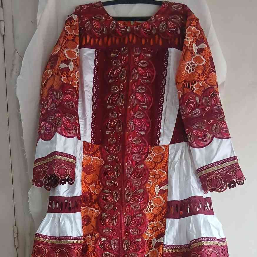 Ensemble femme en geztner et guipure pour un look élégant