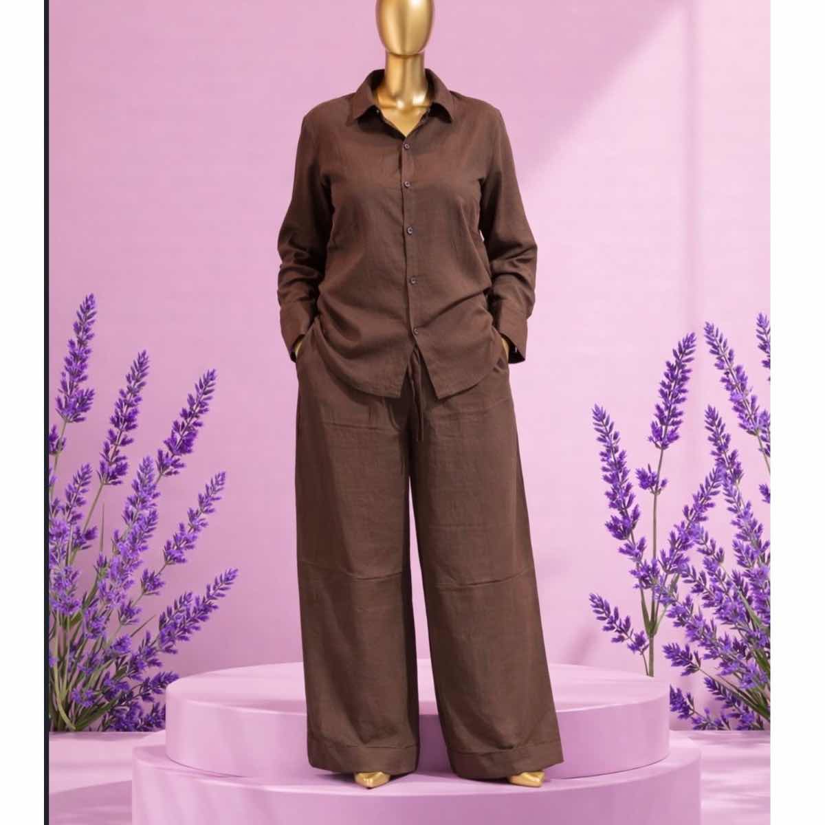 Tenue élégante femme : ensemble pantalon large et chemisier chic, toutes couleurs