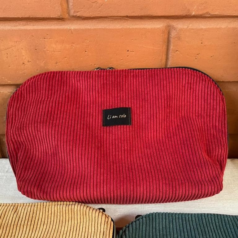 Trousse beauté rouge élégante pour un look irrésistible