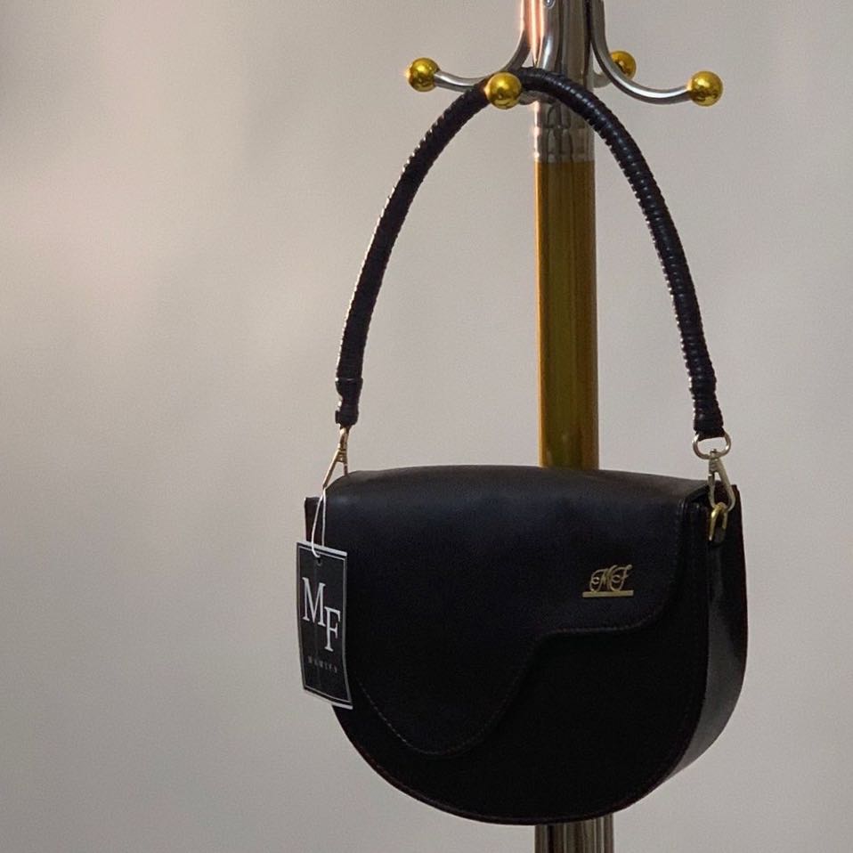 Sac à main en cuir noir Jolie – élégant, chic et détails dorés femme