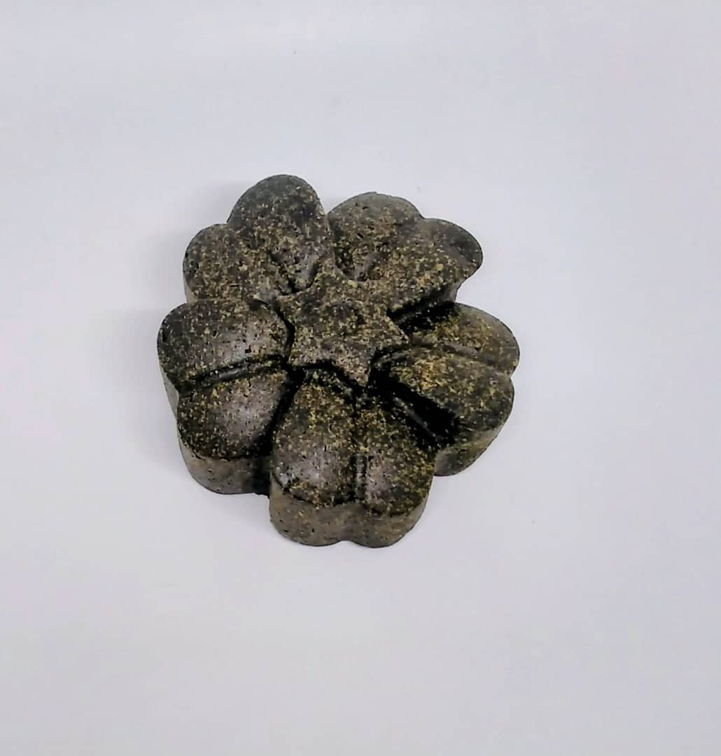 Masque capillaire solide spiruline bio – Soin cheveux bouclés naturel artisanal