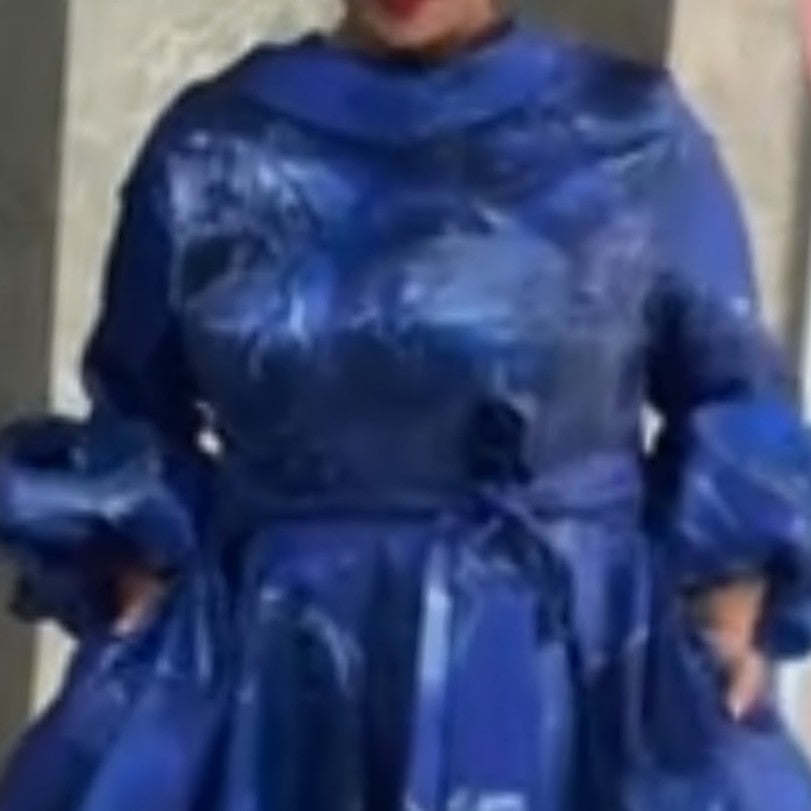 Robe en brocart bleue élégante