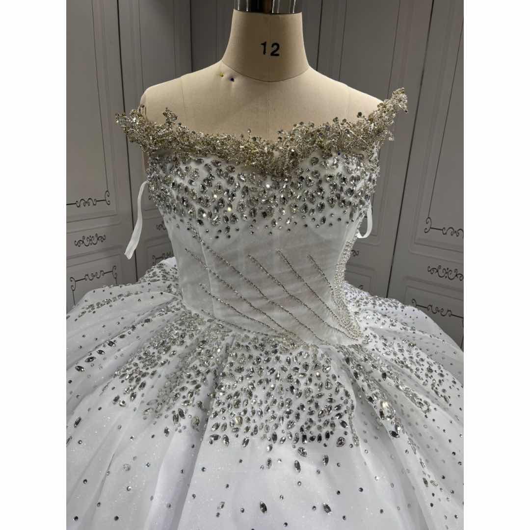 Robe mariage princesse blanche bustier bardot strass perles tulle satin