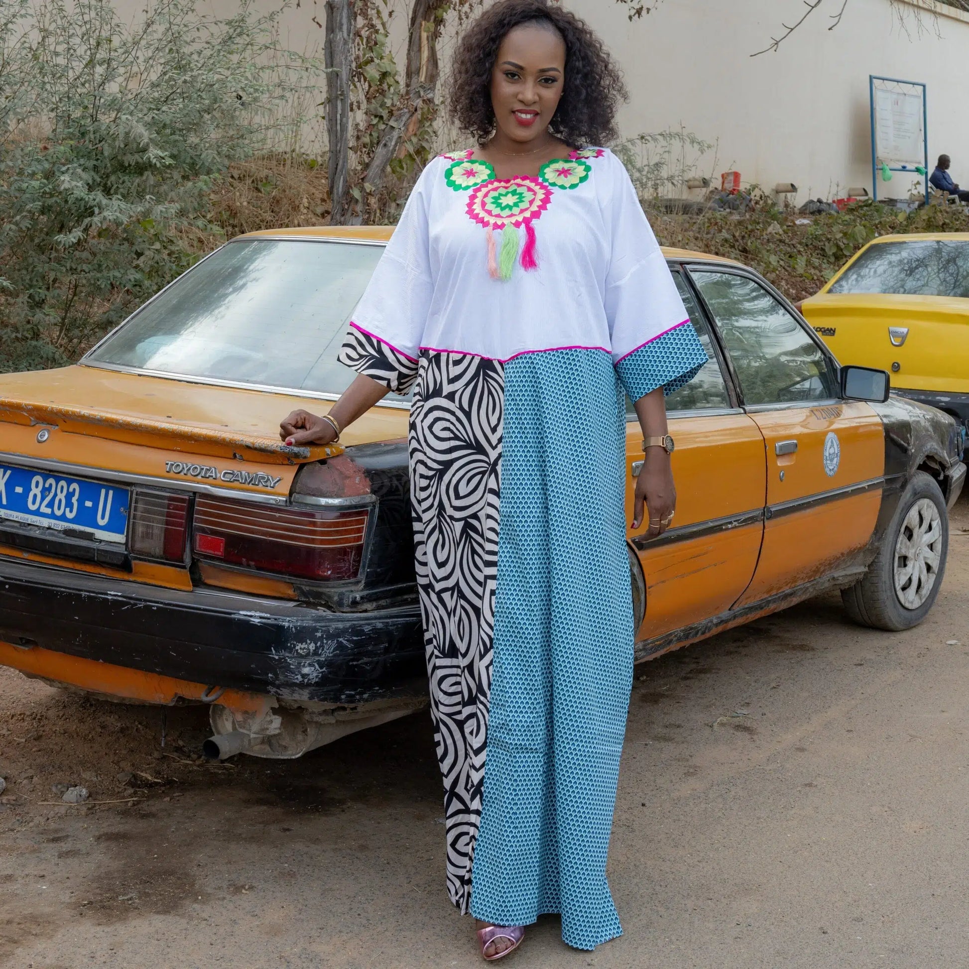 Kaftan Vibrant Harmony - Élégance Culturelle et Contemporaine