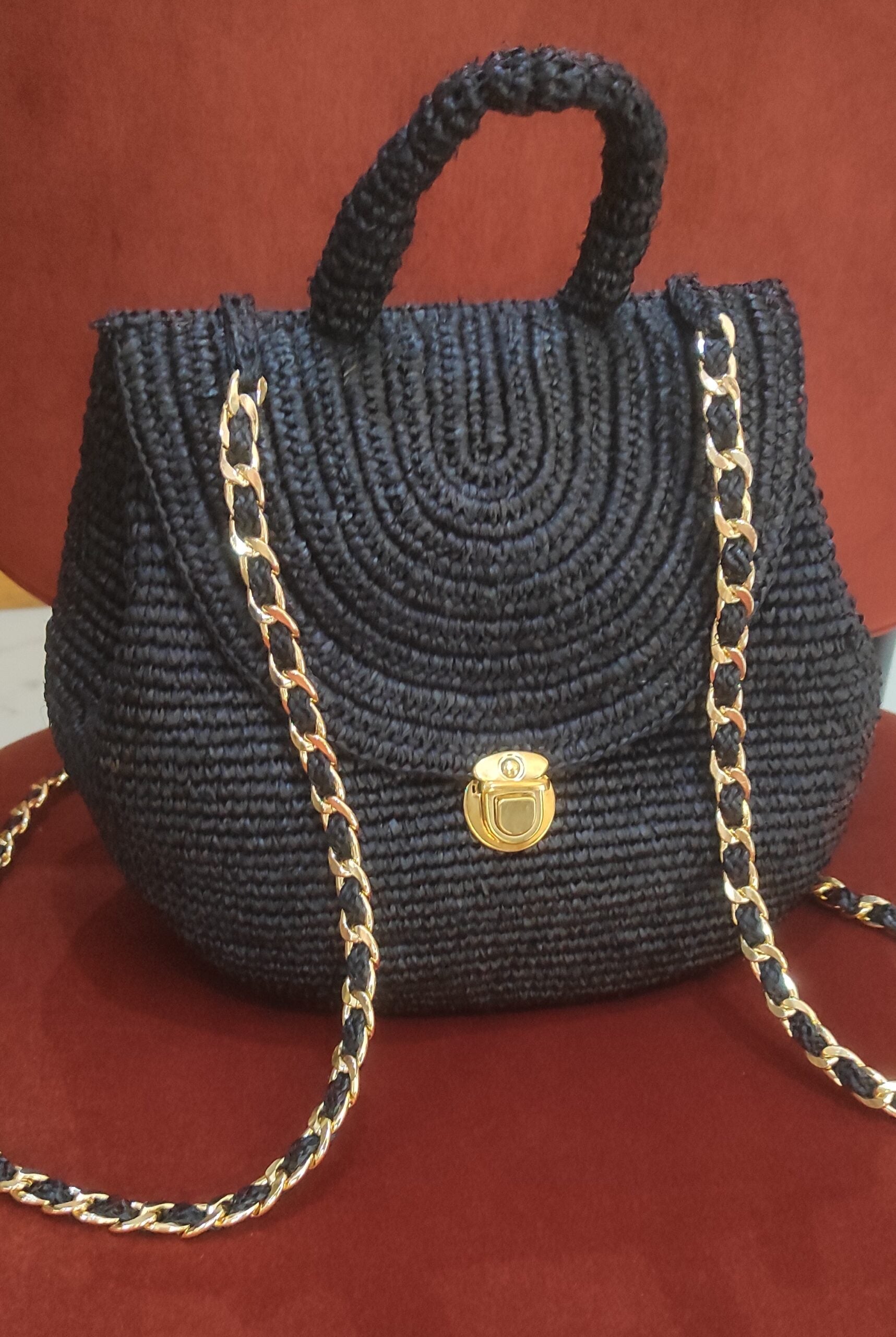 Sac bandoulière en raphia chic pour un style unique et audacieux