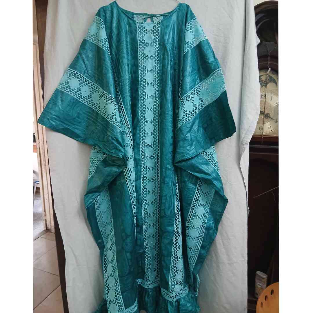 Boubou femme vert fonce bazin brodé, robe africaine élégante ample