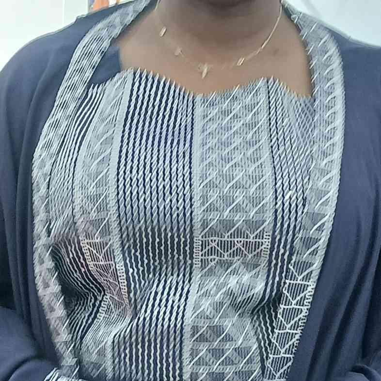 Kaftan Élégance de Minuit - Broderie Argent sur Bleu Marine
