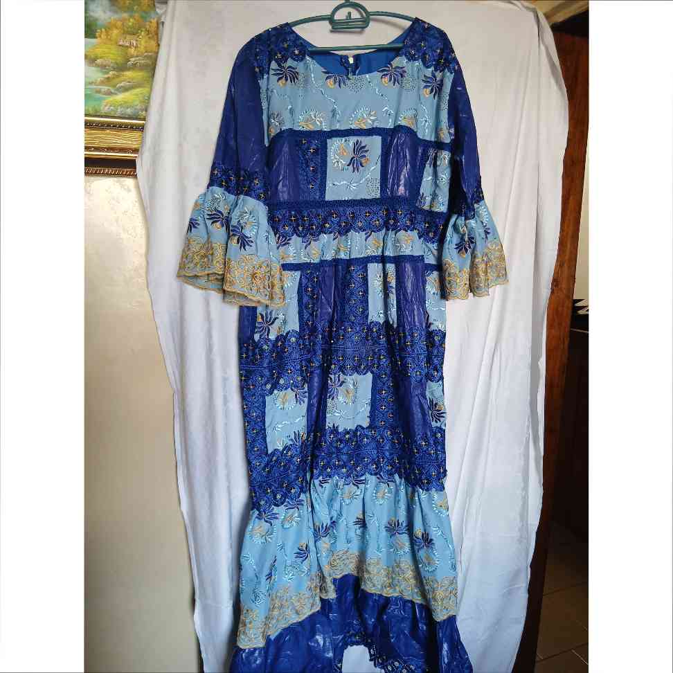 Robe bazin brodée bleue femme, longue élégante, cérémonie ou bureau