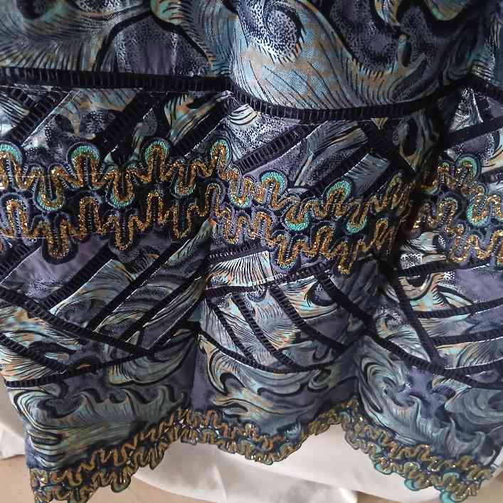 Robe wax femme élégante longue, motifs géométriques et dentelle noire