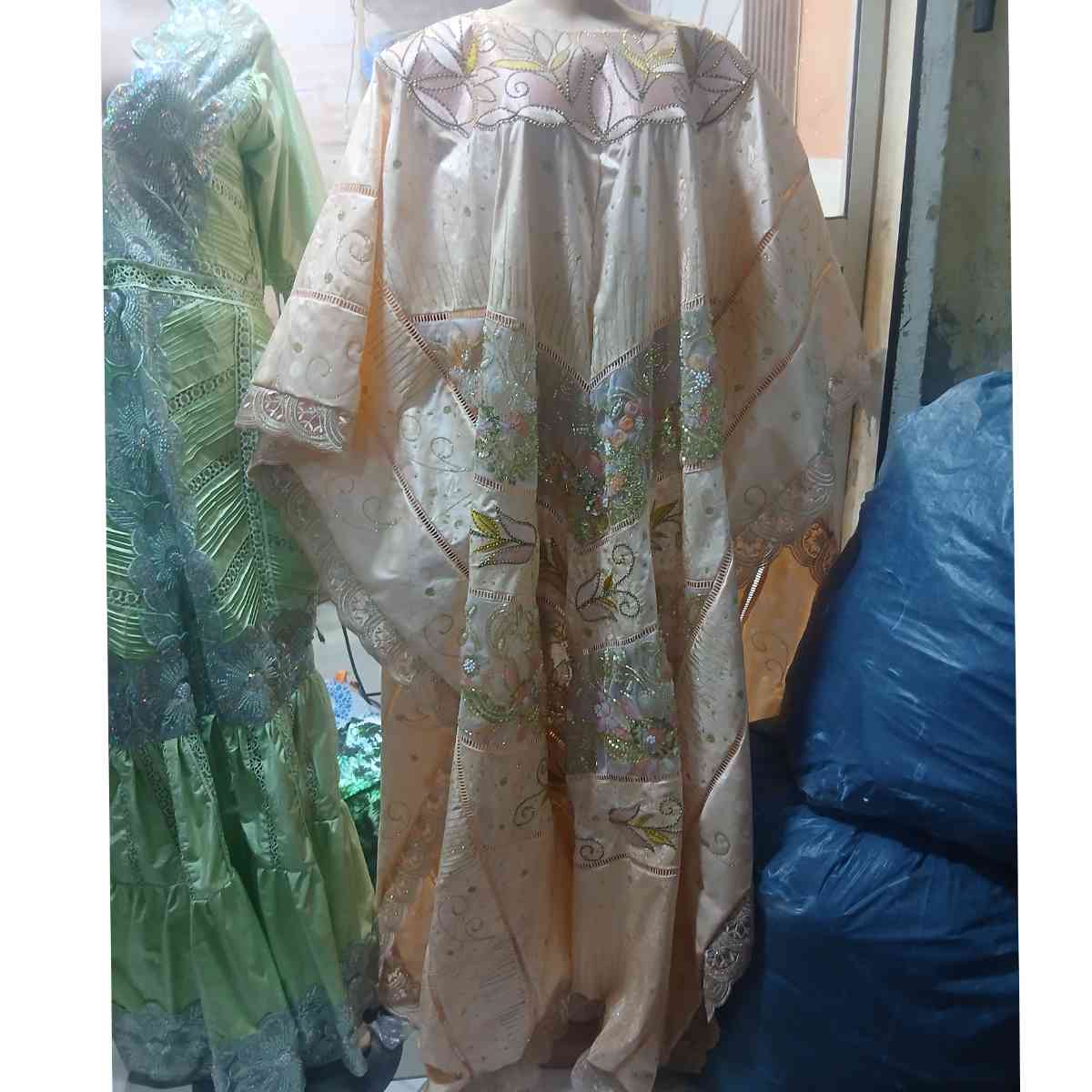 Boubou femme mariage élégant, robe traditionnelle africaine brodée chic