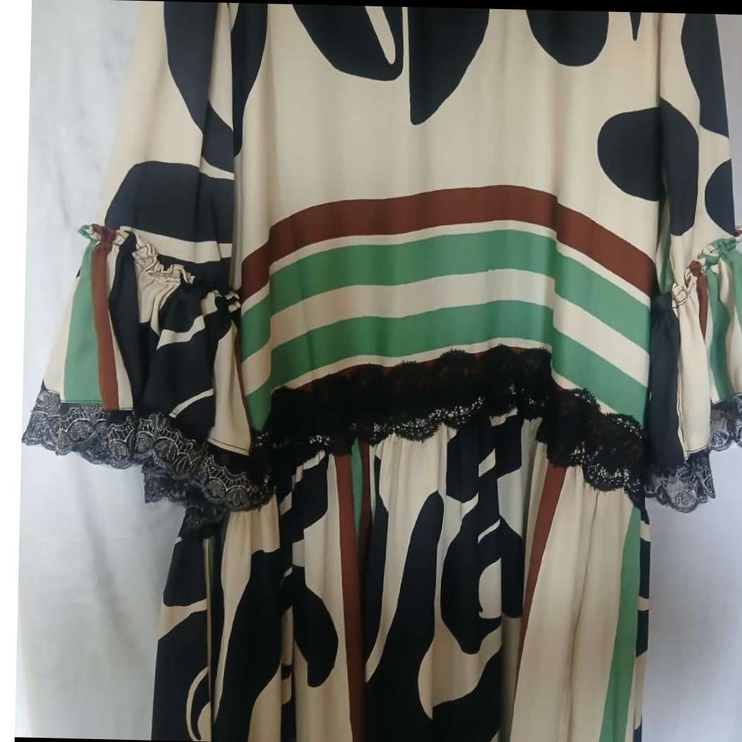Robe en soie avec dentelle