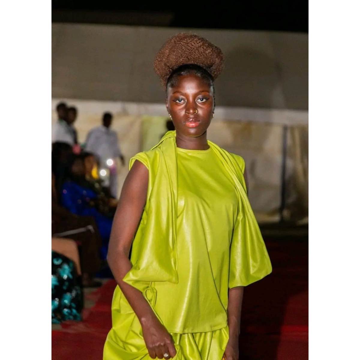 Robe satin femme vert coupe asymétrique