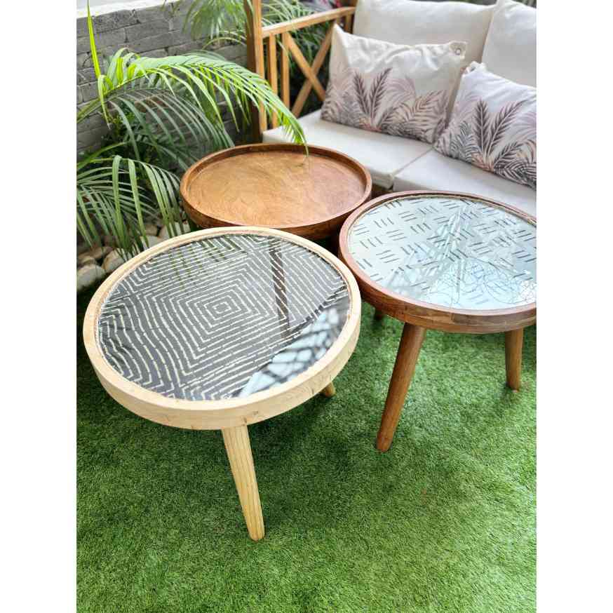 Table basse en verre et textile africain design ethnique, mobilier artisanal