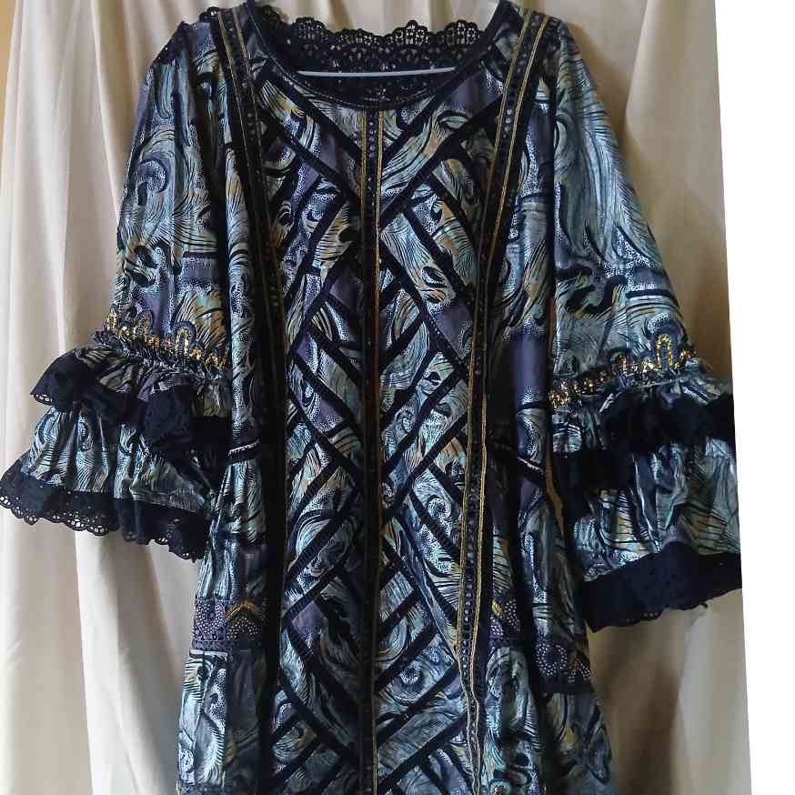 Robe wax femme élégante longue, motifs géométriques et dentelle noire