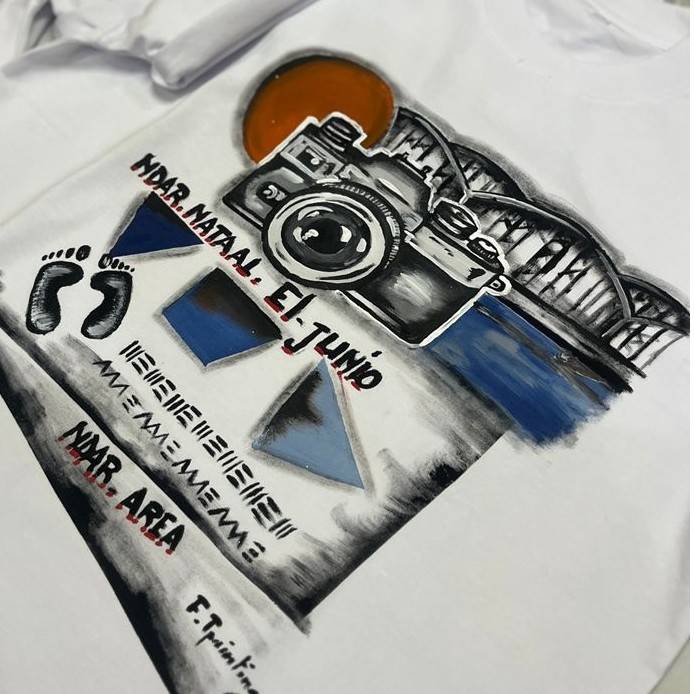 T-shirt peint à la main NDAR original – Design unique, cadeau personnalisé