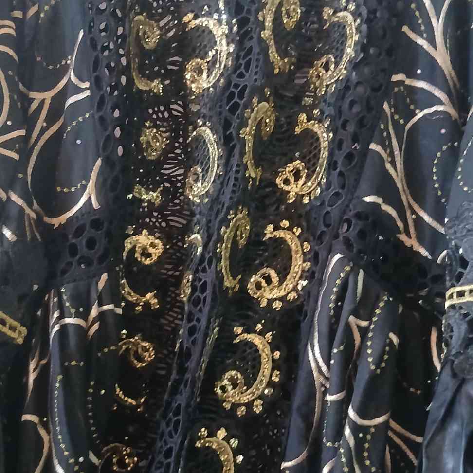 Ensemble bazin thioup femme noir brodé doré, tenue africaine élégante