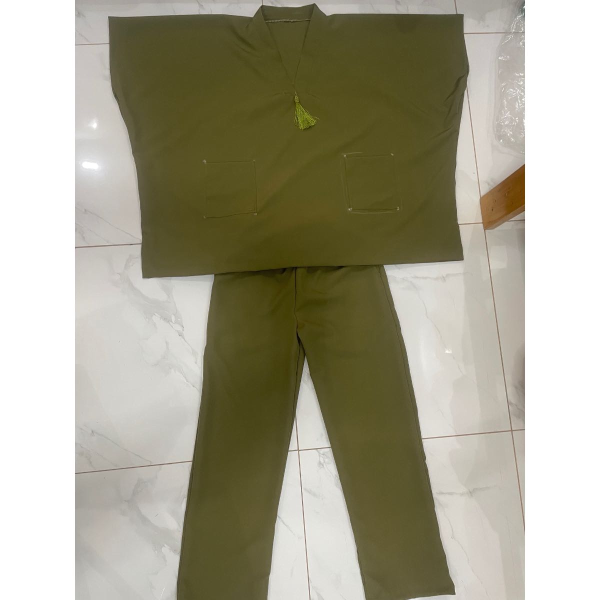 Ensemble boubou homme vert olive chic et confortable avec pantalon droit