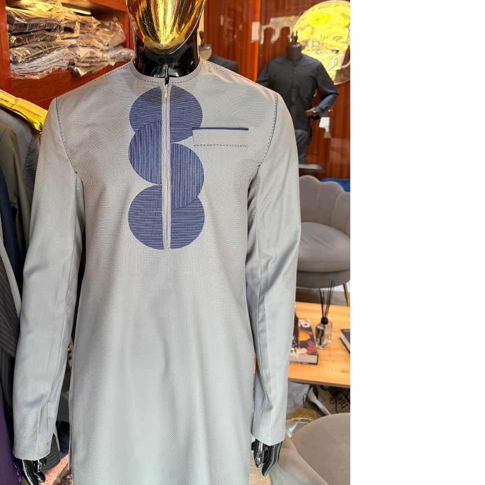Ensemble homme élégant brodé gris bleu marine, costume moderne chic