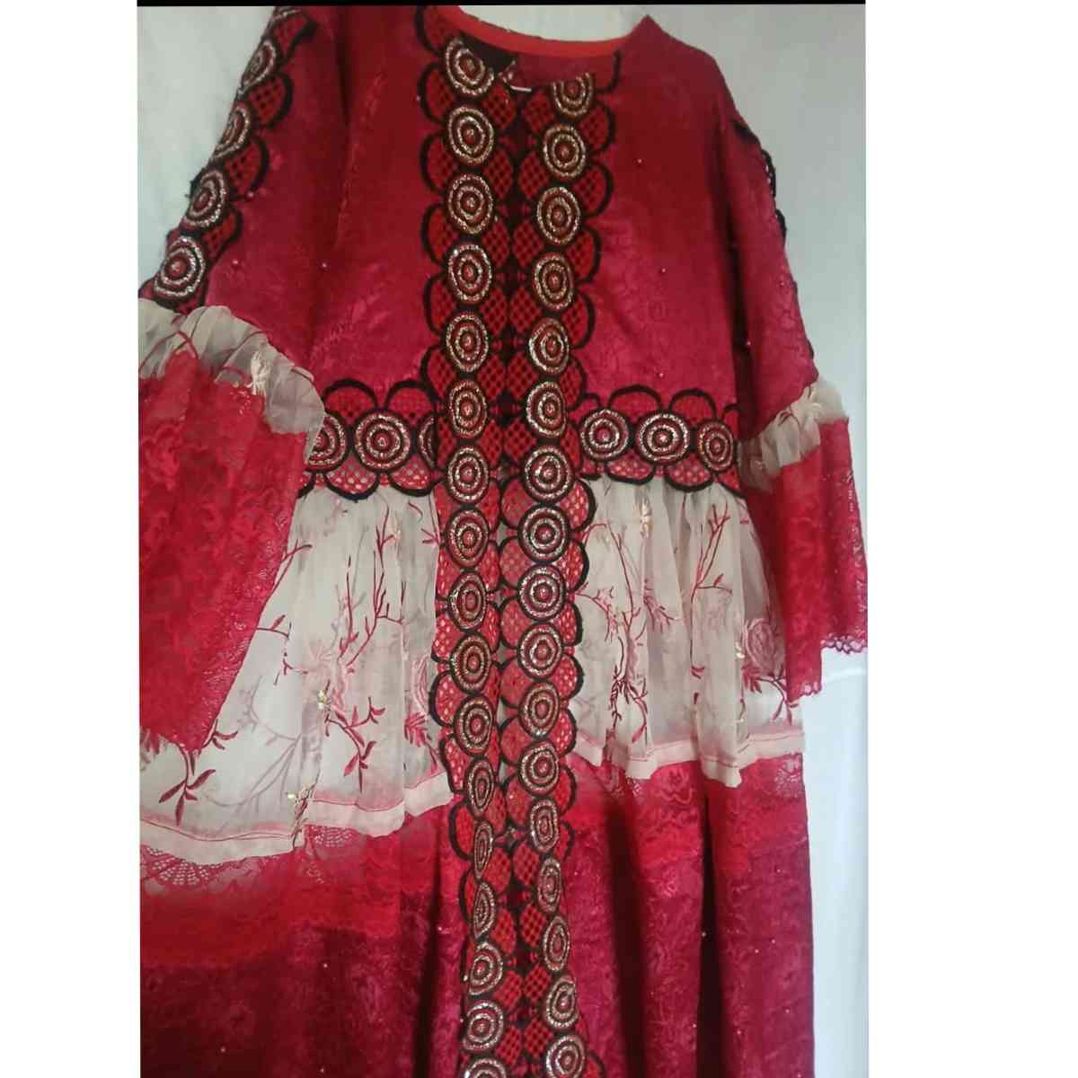Robe femme soie dentelle élégante cérémonie, broderie florale chic