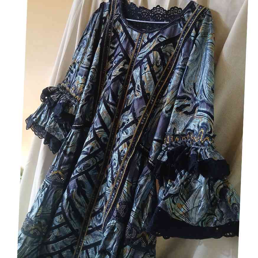 Robe wax femme élégante longue, motifs géométriques et dentelle noire