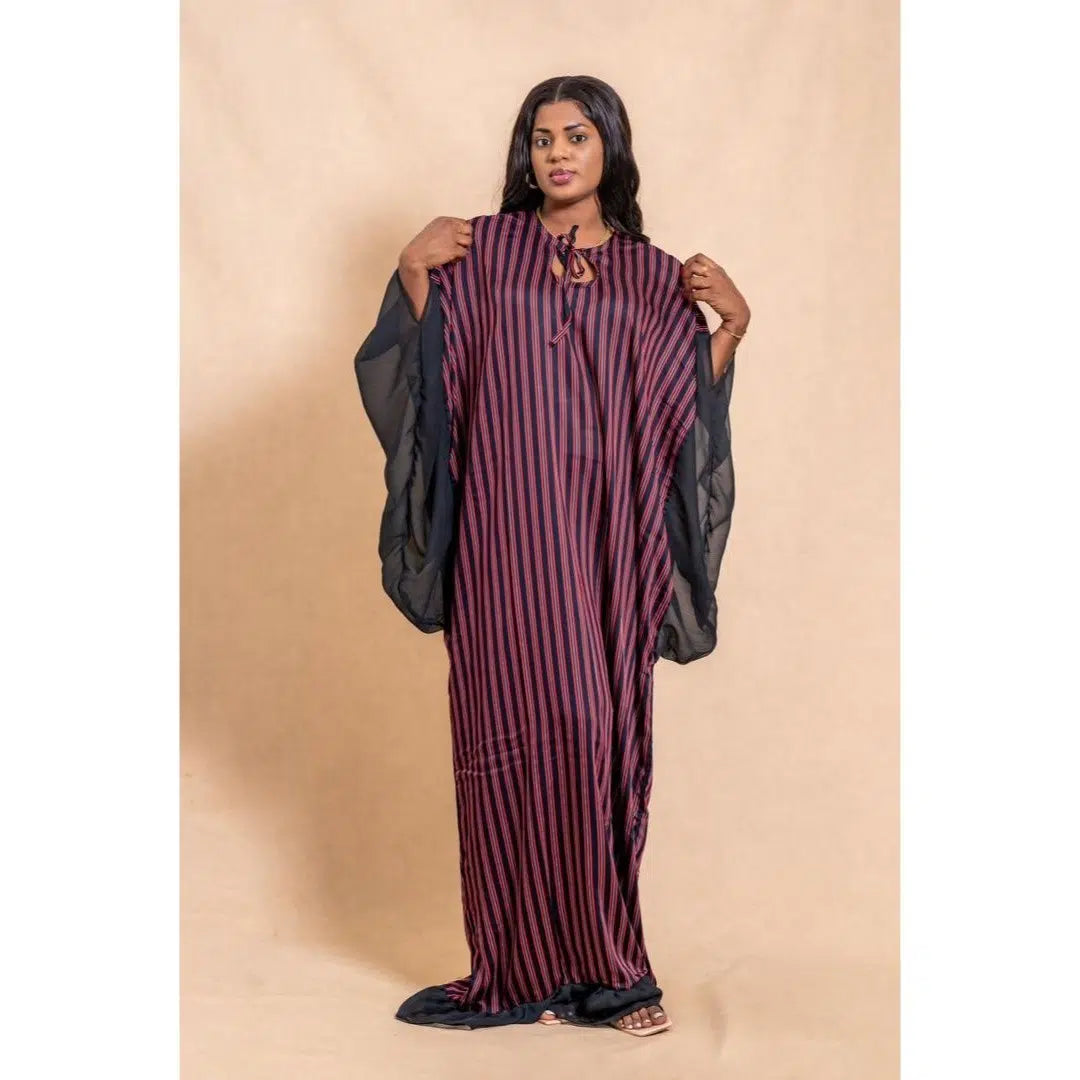 Robe longue et large avec manches légères motifs rayures verticales