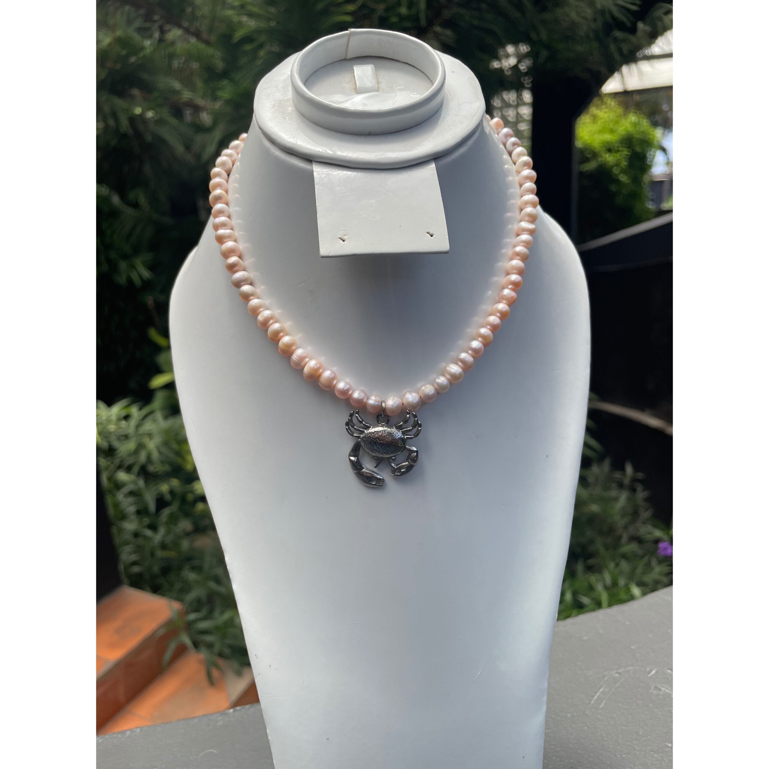 Collier perle d’eau douce crabe argenté acier inoxydable