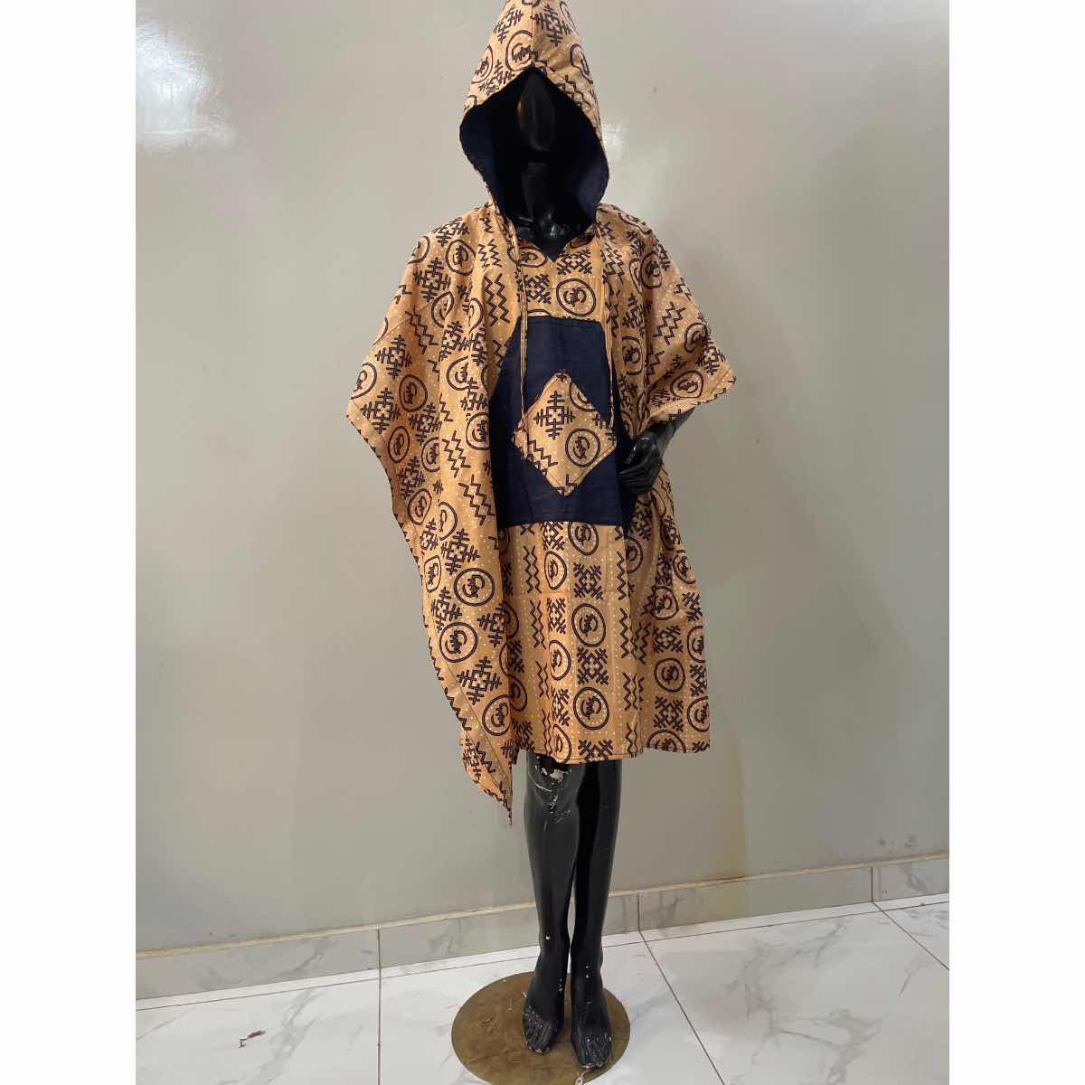 Poncho africain femme beige et bleu avec jean