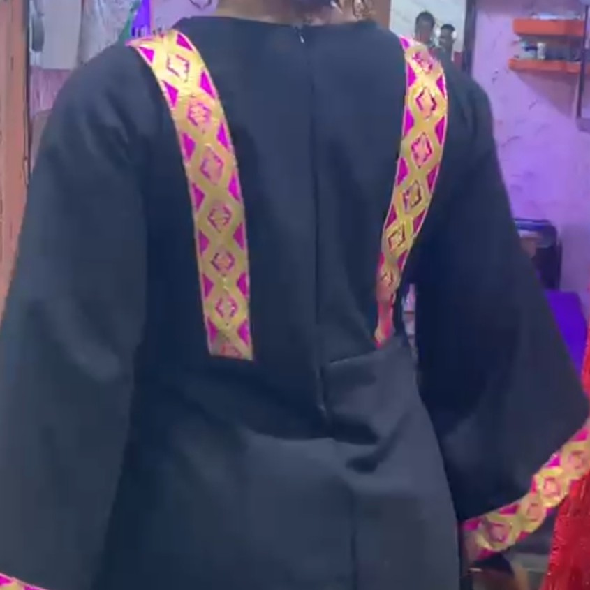 Abaya Élégance - Brocart Lin Coton Noir - Embellissements Traditionnels