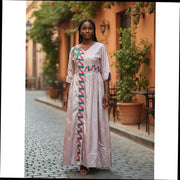 Robe Geztner rose broderies, longue satinée, élégante cérémonie femme