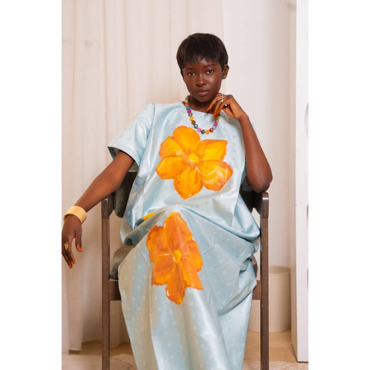 Robe en bazin peinte à la main, longue élégante fleurs, unique et artistique
