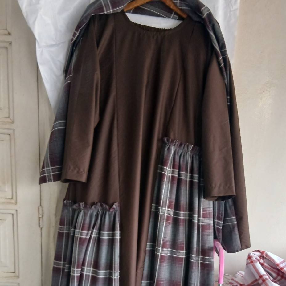 Robe Maxi Élégance en Coton Marron à Carreaux - Confort Moderne